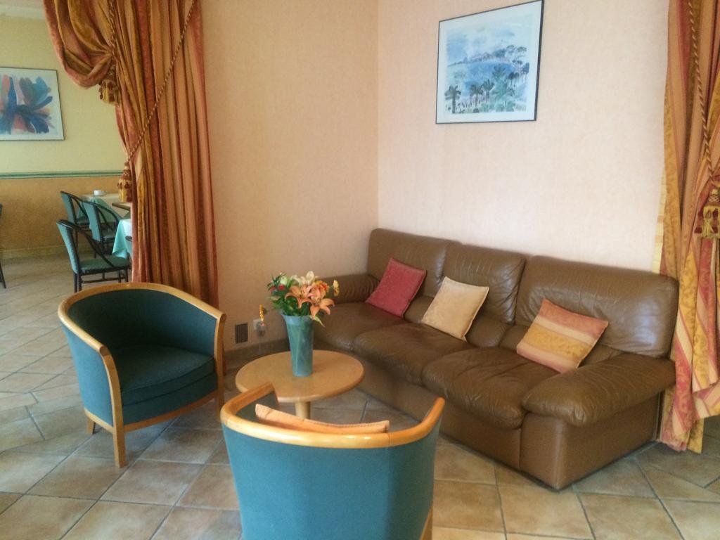 Anne De Beaujeu Hotel Gien Ruang foto