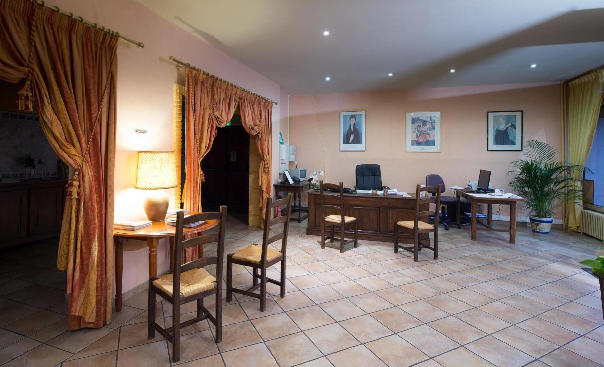 Anne De Beaujeu Hotel Gien Bagian luar foto